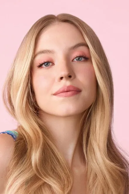 Sydney Sweeney as Cassie Howard